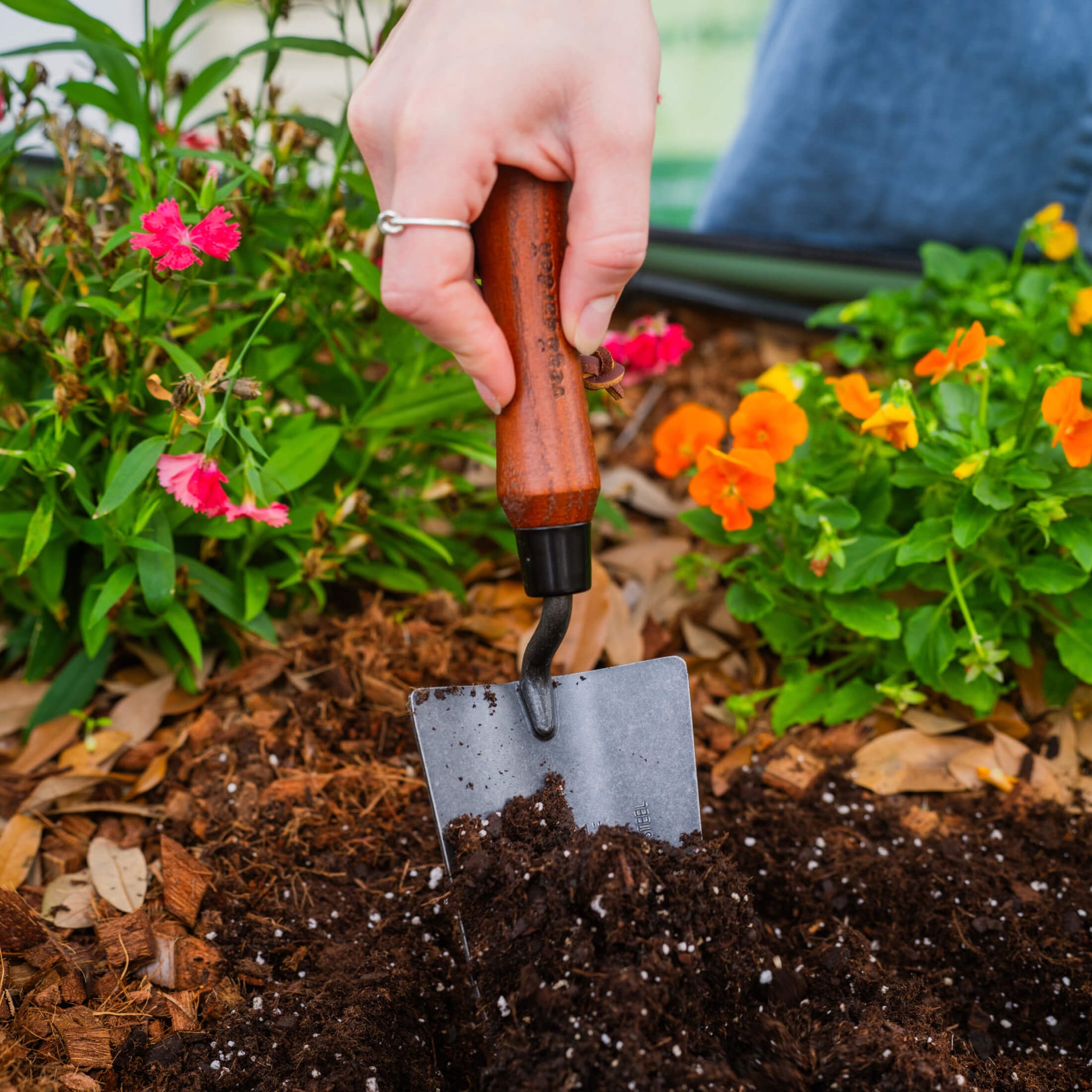 Vego Heritage Hand Trowel | Small Garden Trowel for Planting & Digging